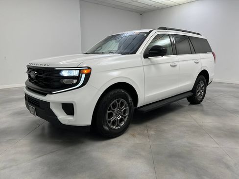 Used 2025 Ford Expedition Active RWD image 4