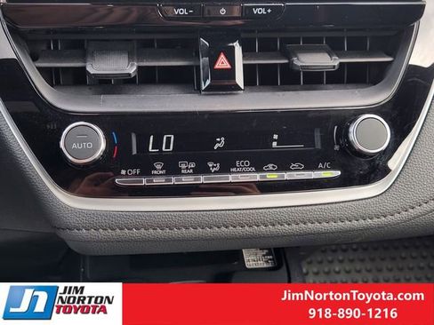 Used 2025 Toyota Corolla SE w/ SE Premium Package FWD image 21