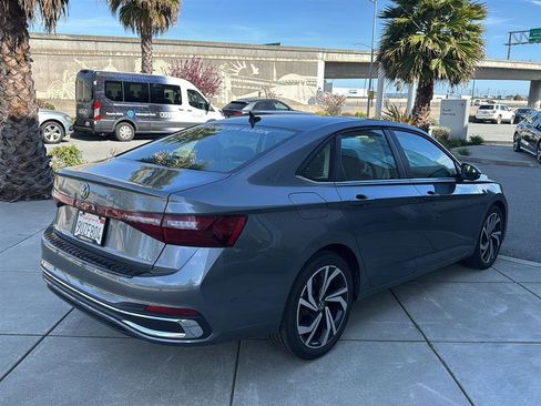 Used 2025 Volkswagen Jetta SEL image 6