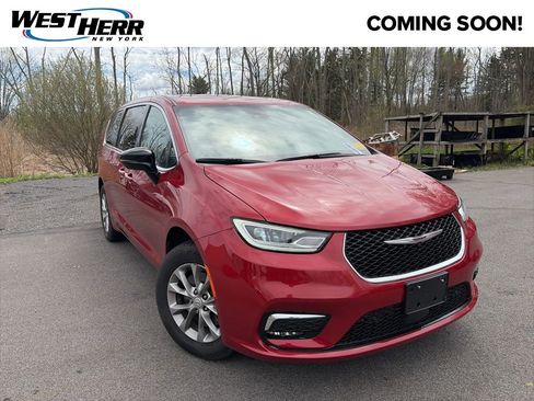 Used 2026 Chrysler Pacifica Select AWD/4WD image 1