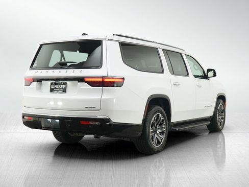 Used 2024 Jeep Wagoneer L Series II w/ Flexible Seating Group AWD/4WD image 6
