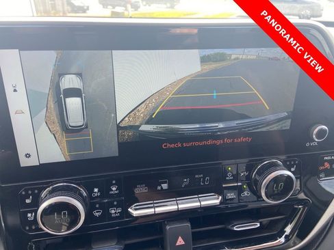 Used 2024 Toyota Highlander Limited image 5