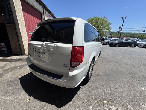 Used 2019 Dodge Grand Caravan SXT FWD image 7