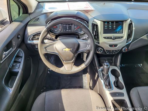 Used 2018 Chevrolet Cruze LS FWD image 11