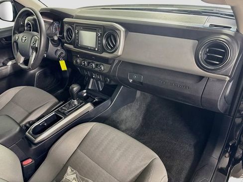 Certified 2019 Toyota Tacoma SR5 AWD/4WD image 30