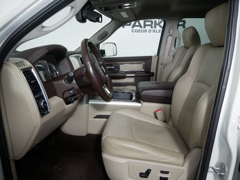 Used 2017 RAM 1500 Laramie AWD/4WD image 9