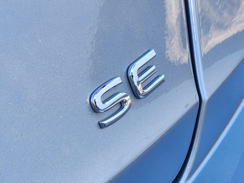 Certified 2022 Volkswagen Jetta SE w/ Panoramic Sunroof Package image 12