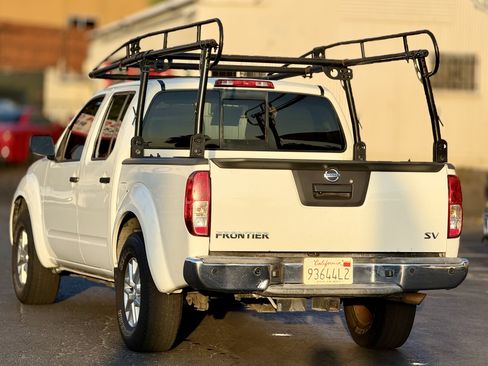 Used 2014 Nissan Frontier SV w/ SV Value Truck Package RWD image 11