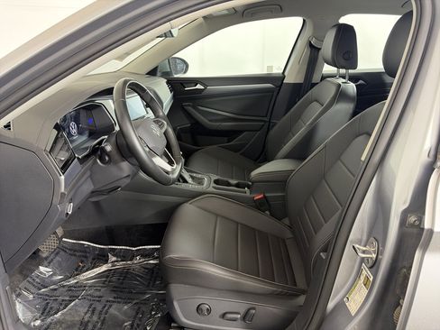 Used 2023 Volkswagen Jetta SE image 6