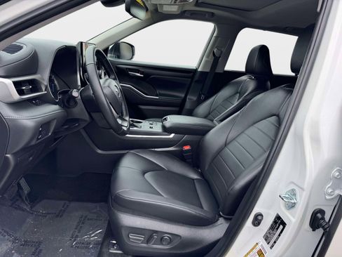 Certified 2025 Toyota Highlander XLE image 14