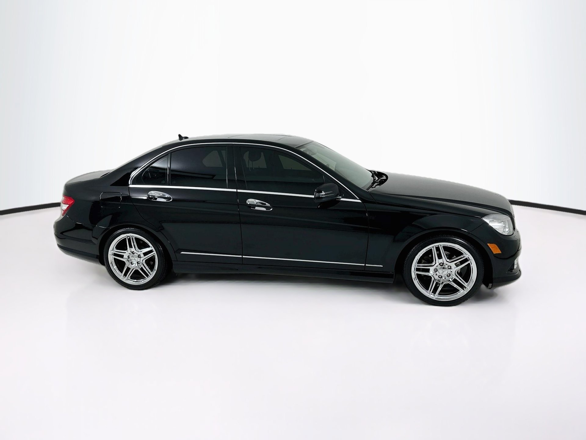 Used 2010 Mercedes-Benz C 300 Sedan image 9