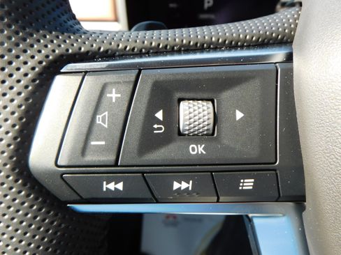 Used 2025 Mitsubishi Outlander SEL image 17