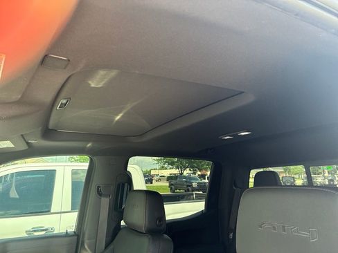 Used 2021 GMC Sierra 1500 AT4 w/ AT4 Premium Package AWD/4WD image 9