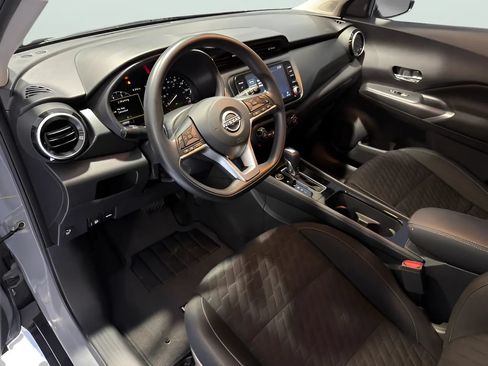 Used 2022 Nissan Kicks SV w/ Interior Electronics Package FWD image 11