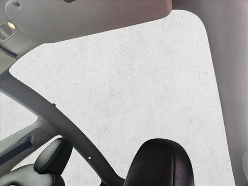 Used 2022 Tesla Model Y Long Range AWD/4WD image 17