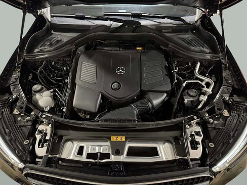 Used 2024 Mercedes-Benz GLC 300 GLC 300 image 25