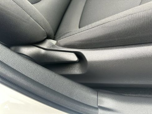 Used 2020 Toyota Corolla LE FWD image 29
