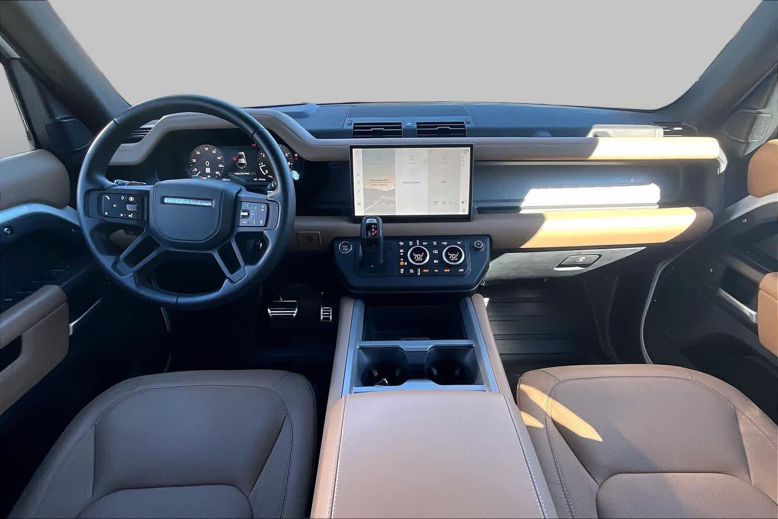 Used 2025 Land Rover Defender 110 V8 AWD/4WD image 14