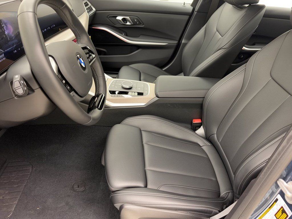 Certified 2025 BMW 330i Sedan RWD image 5
