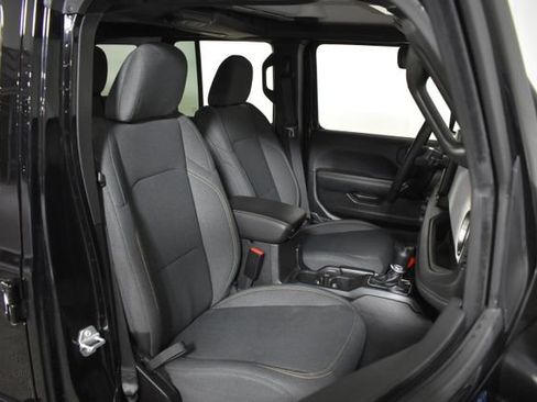 Used 2025 Jeep Wrangler Unlimited Sahara AWD/4WD image 34