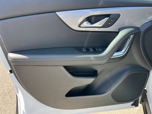 Used 2026 Chevrolet Blazer LT FWD image 18