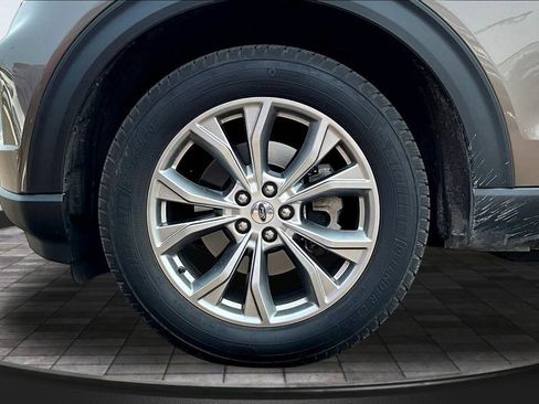 Used 2021 Ford Explorer XLT w/ Equipment Group 202A AWD/4WD image 27