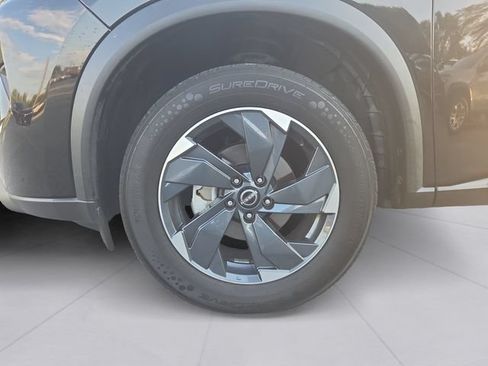 Used 2024 Nissan Rogue SV AWD/4WD image 9