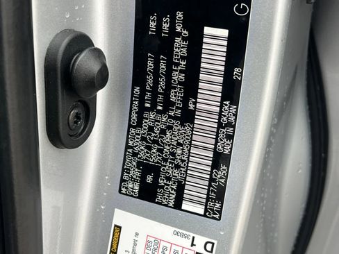 Used 2021 Toyota 4Runner Venture w/ Moonroof Package image 33