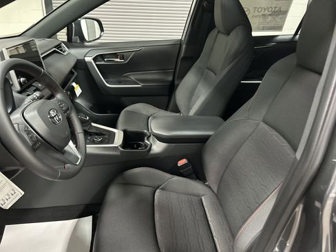 New 2025 Toyota RAV4 SE image 15