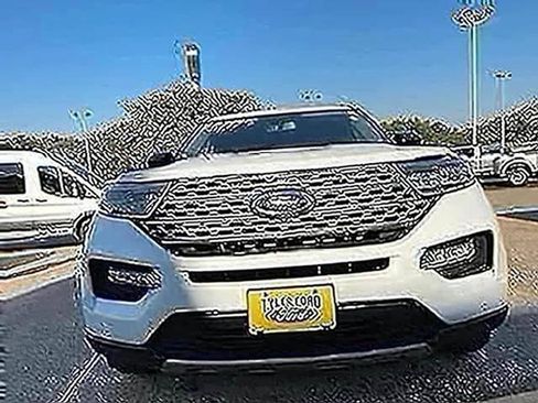 Used 2023 Ford Explorer Limited AWD/4WD image 3