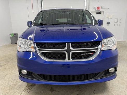 Used 2020 Dodge Grand Caravan SE image 2