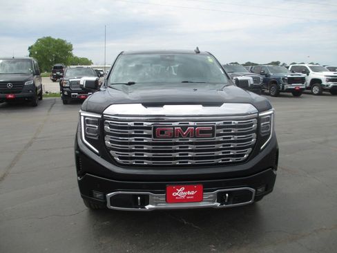 Used 2022 GMC Sierra 1500 Denali w/ Denali Reserve Package AWD/4WD image 14