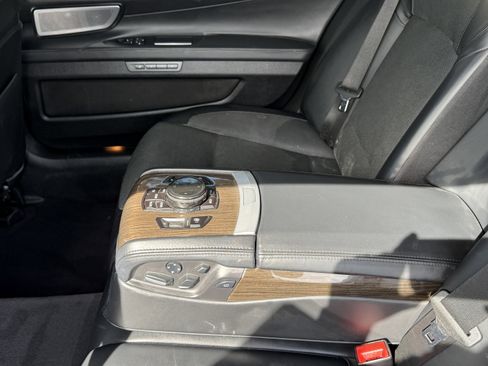 Used 2014 BMW 750Li image 23