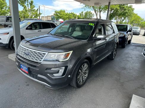 Used 2017 Ford Explorer Platinum AWD/4WD image 2