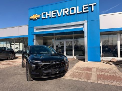 Used 2025 Chevrolet Trax RS w/ Sunroof Package image 1