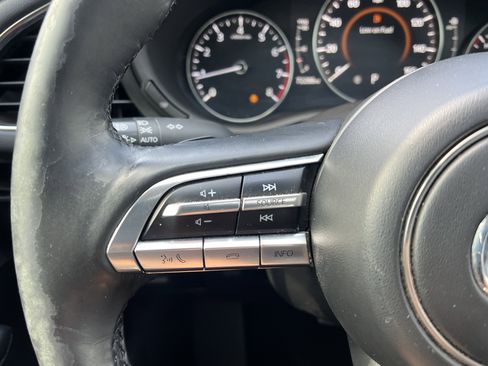 Used 2022 MAZDA MAZDA3 s image 25