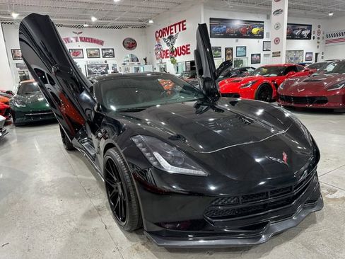 Used 2017 Chevrolet Corvette Stingray Coupe w/ Carbon Flash Badge Package RWD image 7