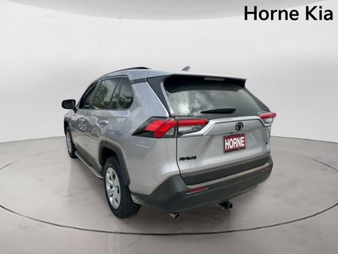 Used 2021 Toyota RAV4 LE FWD image 5