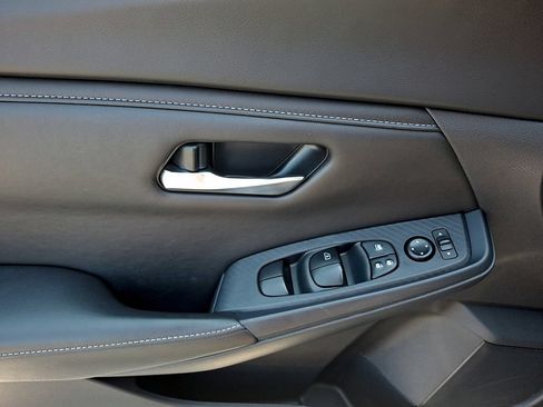 Used 2024 Nissan Sentra SV FWD image 12