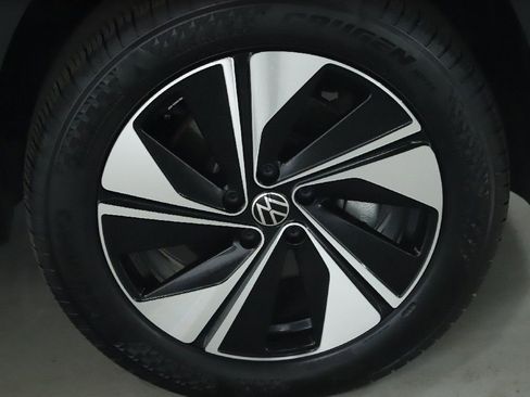 Used 2025 Volkswagen Taos SE AWD/4WD image 10