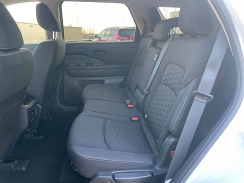 Used 2025 Nissan Pathfinder SV image 28