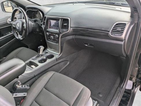 Used 2021 Jeep Grand Cherokee Laredo AWD/4WD image 26