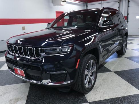 Used 2024 Jeep Grand Cherokee L Limited RWD image 6