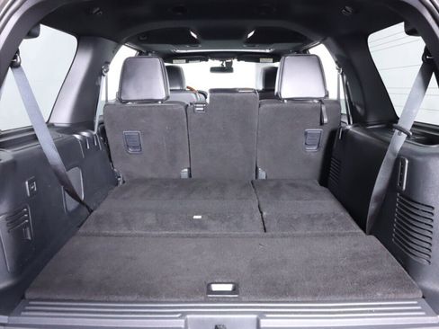 Used 2016 Lincoln Navigator Select RWD image 36