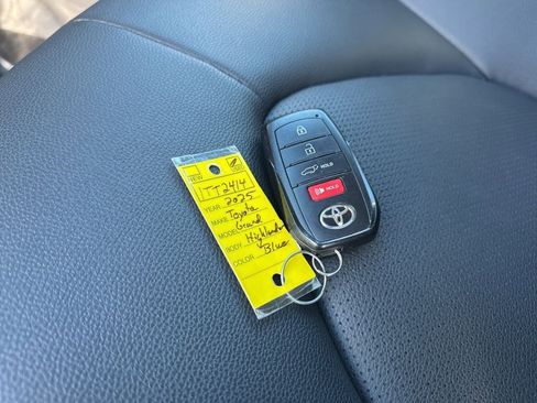 Used 2025 Toyota Grand Highlander XLE image 37