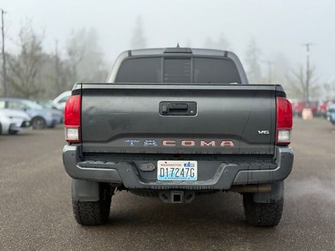 Used 2016 Toyota Tacoma TRD Off-Road image 4