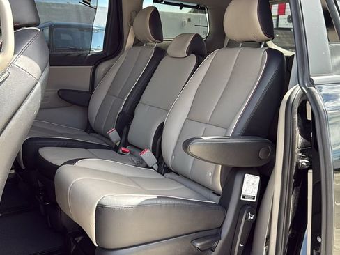 Used 2020 Kia Sedona EX FWD image 25
