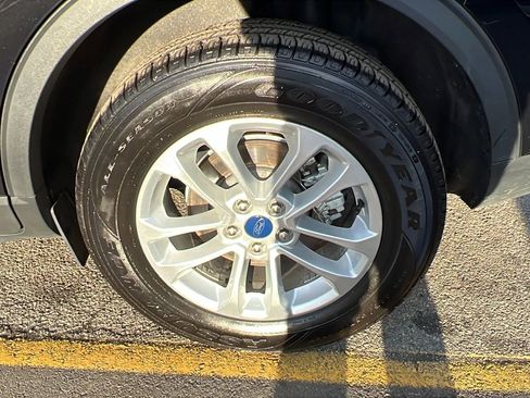 Used 2022 Ford Escape SE image 11