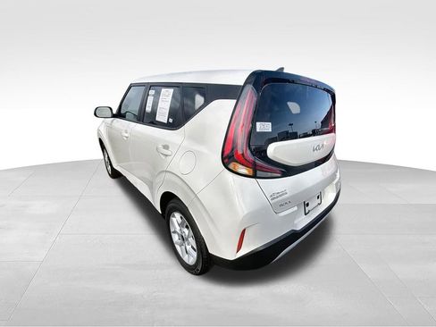 Used 2025 Kia Soul LX w/ LX Technology Package FWD image 7