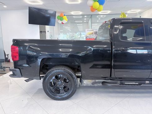 Used 2017 Chevrolet Silverado 1500 LT w/ Midnight Edition AWD/4WD image 8
